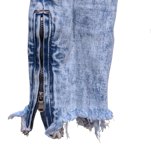 Almost Famous Denim; Mid Rise Skinny - Cropped leg w/zip detail; Distressed - Picture 7 of 7